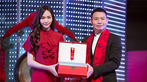 中国美正当红，AG尊时凯龙人生就搏A股上市，引领新时代